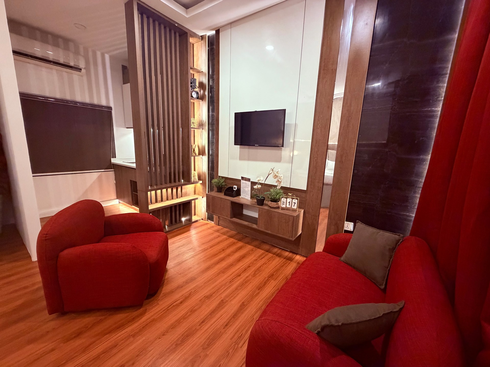 Studio Deluxe Mini lounge with red armchairs and smart TV