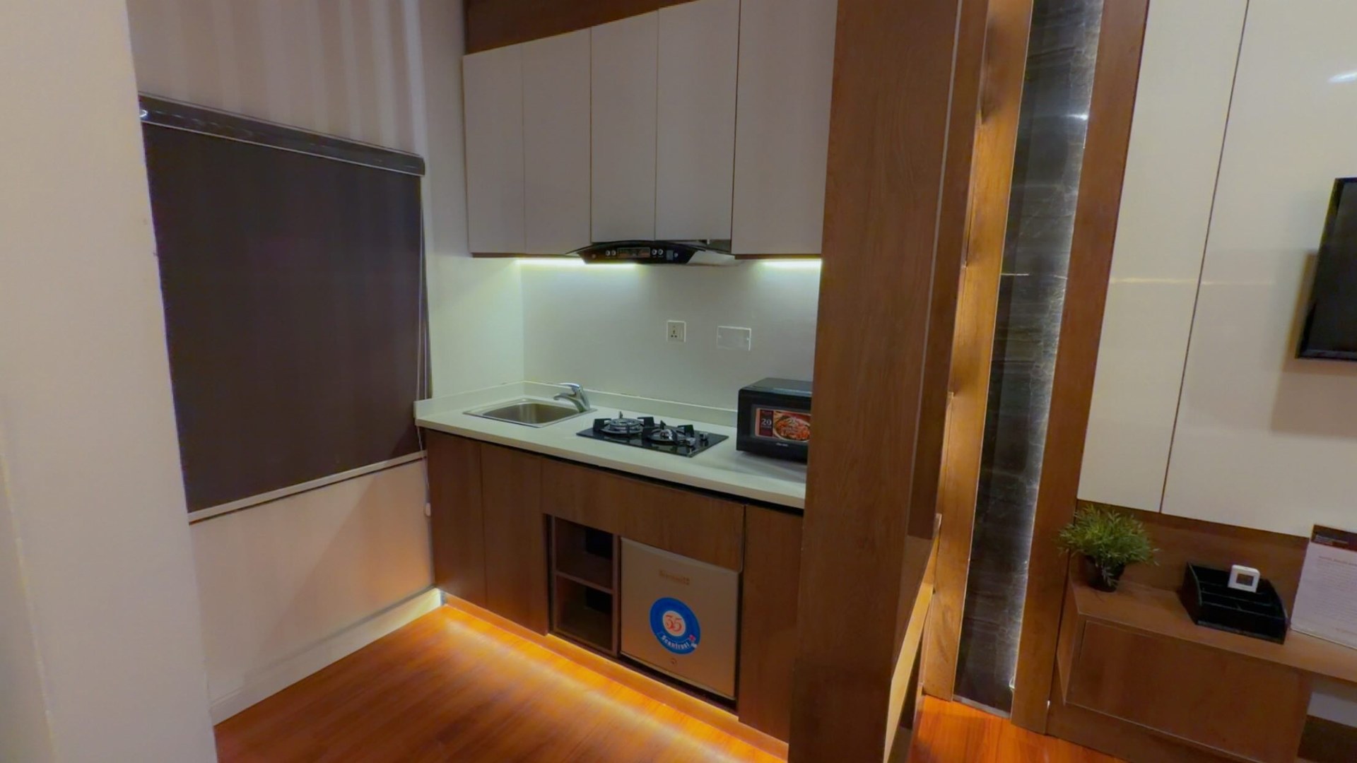 Studio Deluxe Mini kitchenette